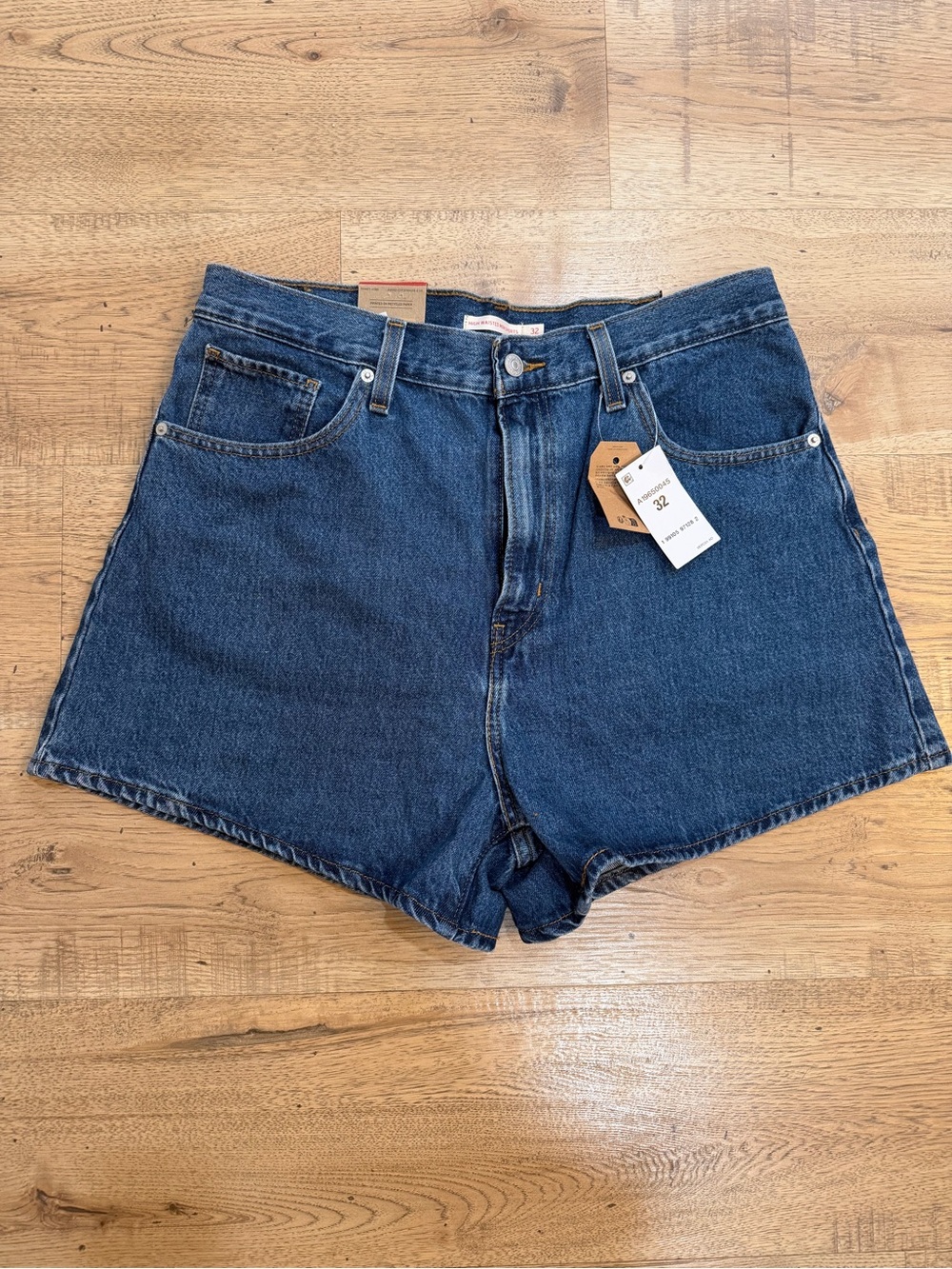 Levi's High Rise Blue Denim Mom Shorts - Picture 4 of 11